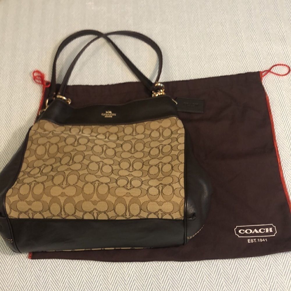 Coach LEXI Shoulder Bag Leather/Signature Jacquard 13" L X 10 3/4" H X 4" - Picture 2 of 12